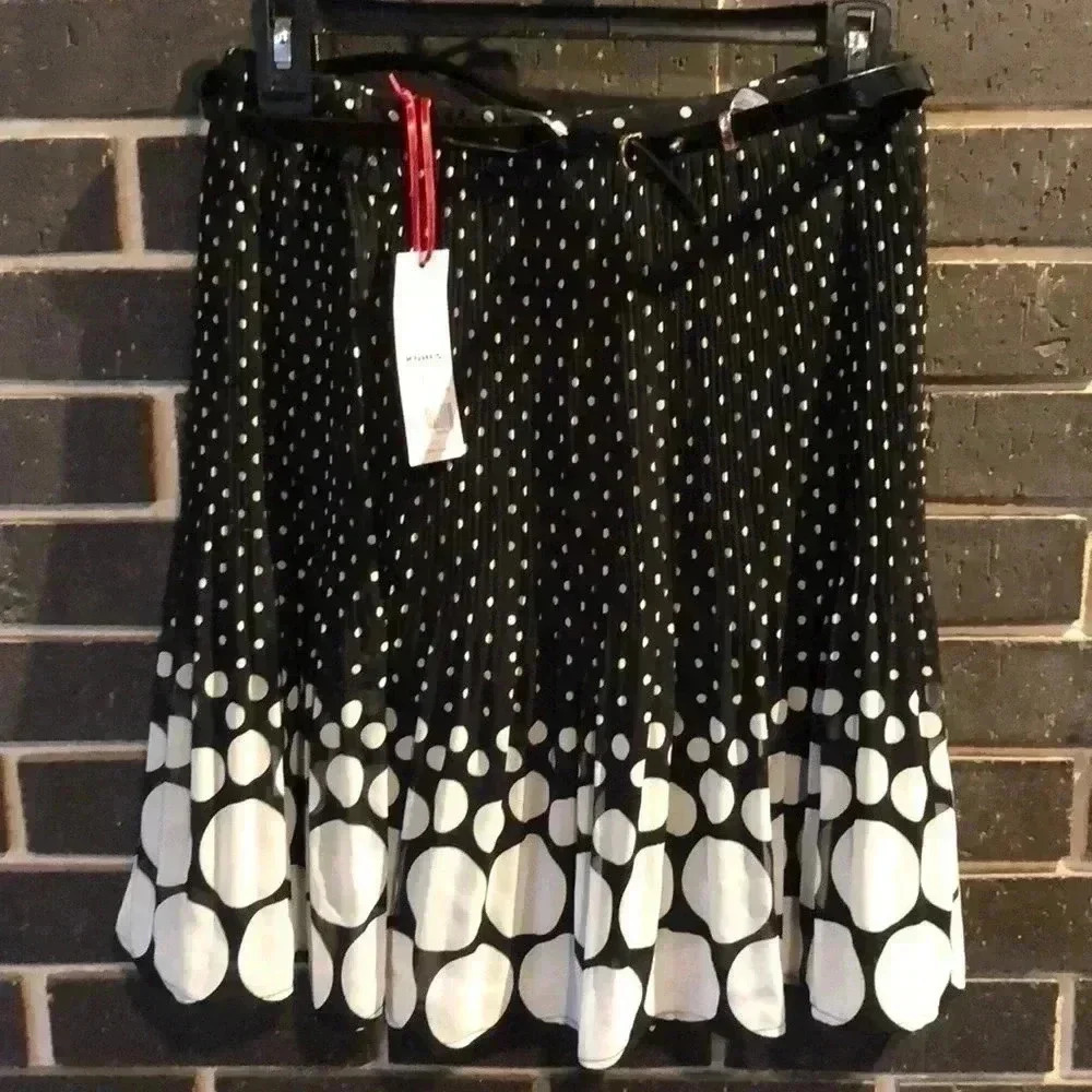ELLE NWT Black & White Polka Dot Pleated Size Small Skirt